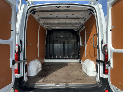 Nissan NV400 2.3 dCi 136 PK / GLASRESTEEL / L1H1 / IMPERIAAL / TREKHAAK / CAMERA / NAVI / ECC / CRUISE foto 9