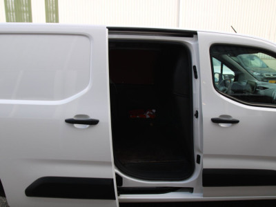 Opel Combo 1.5D 102Pk Edition / Navi / Carplay / Multi stuur foto 12