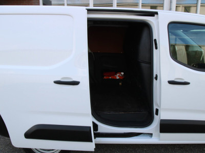 Opel Combo 1.5D 102Pk Edition / Navi / Carplay / Multi stuur foto 14