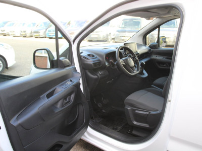 Opel Combo 1.5D 102Pk Edition / Navi / Carplay / Multi stuur foto 15