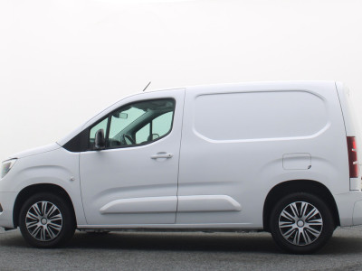Opel Combo 1.5D L1H1 Automaat Airco, Cruise, Apple Carplay, Stuurwielverwarming, Rijstrooksensor, DAB, PDC foto 19