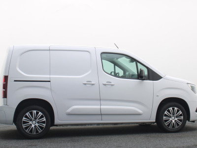 Opel Combo 1.5D L1H1 Automaat Airco, Cruise, Apple Carplay, Stuurwielverwarming, Rijstrooksensor, DAB, PDC foto 8
