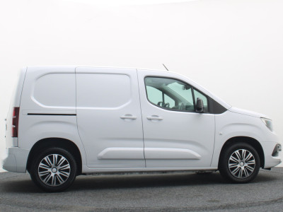 Opel Combo 1.5D L1H1 Automaat Airco, Cruise Control, PDC, Apple CarPlay, Stuurverwarming foto 11