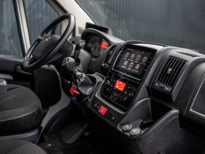 Opel Movano **2.2 D | 3-Zits | Bakwagen met Laadklep en zijdeur | LED | Carplay | Cruise | Climatronic** foto 2