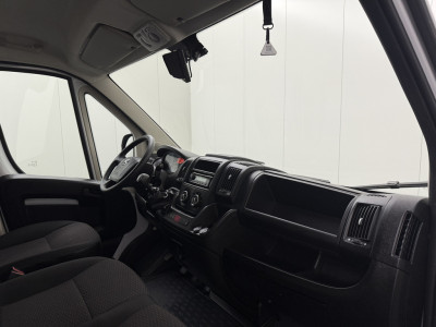 Opel Movano 2.3CDTi 140PK Bakwagen+Laadklep | Dakspoiler | Camera | Airco | Cruise | 3-Zits foto 21