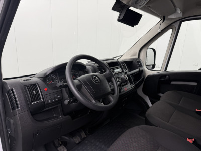 Opel Movano 2.3CDTi 140PK Bakwagen+Laadklep | Dakspoiler | Camera | Airco | Cruise | 3-Zits foto 3