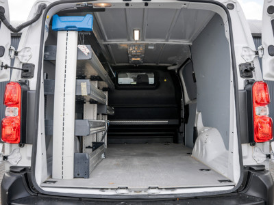 Opel Vivaro 1.5 | 3-Zits | 1e Eigenaar | Camera | Inrichting | Cruise | Airco | Trekhaak 10