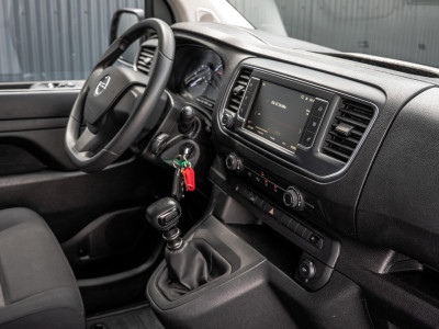 Opel Vivaro 1.5 | 3-Zits | 1e Eigenaar | Camera | Inrichting | Cruise | Airco | Trekhaak 2