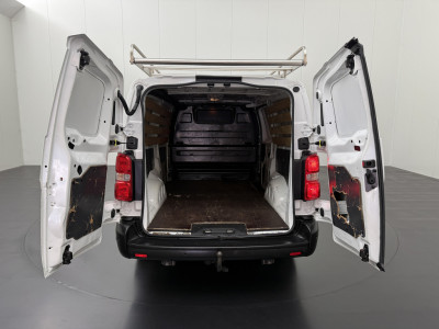 Opel Vivaro 1.5CDTI Lang Imperiaal | Trekhaak | Navigatie | Camera | Airco | Cruise | Betimmering foto 4