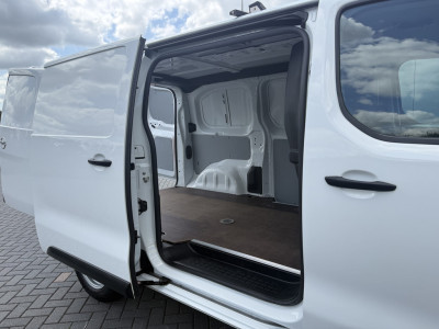 Opel Vivaro 2.0 CDTI 123 PK / L2H1 / 1e EIG. / TREKHAAK / CAMERA / CARPLAY / NAVI / CRUISE / AIRCO 9