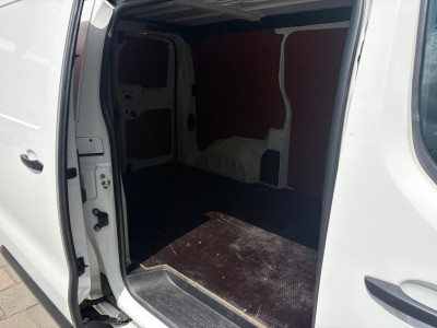 Opel Vivaro 2.0 CDTI L2H1 Edition|144PK|airco|cruise|apple carplay|trekhaak|parkeersensoren achter|drie zitplaatsen|EURO6. 10