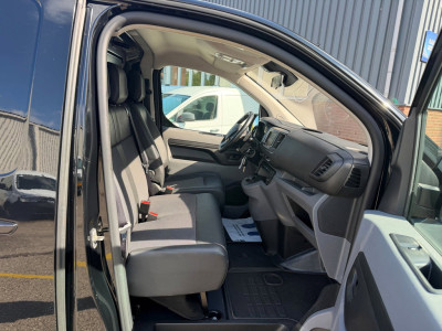 Opel Vivaro 2.0 CDTI L3H1 Automaat 177PK Innovation / Trekhaak / App connect foto 4