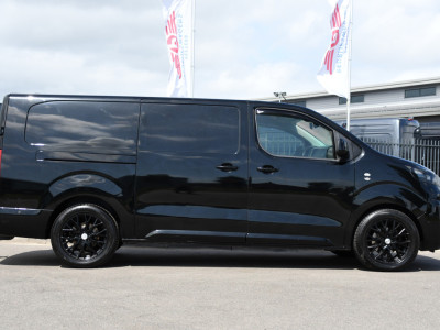 Opel Vivaro 2.0 CDTI L3H1 Black Edition Camera, Cruise, Carplay, Sensoren, 122pk, Automaat, Leder, Trekhaak, Multimedia, Uniek! 10