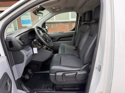 Opel Vivaro 2.0 CDTI L3H1 Edition / Trekhaak / App connect / Camera / Laadruimte inrichting foto 3