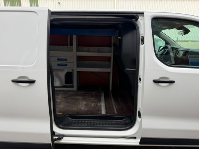 Opel Vivaro 2.0 CDTI L3H1 Edition / Trekhaak / App connect / Camera / Laadruimte inrichting foto 8