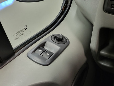 Opel Vivaro Combi 1.9DCI 9-Personenbus foto 14