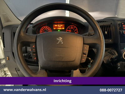 Peugeot Boxer 2.0 BlueHDI 131pk L2H2 Inrichting Euro6 Airco | Imperiaal | Camera | 2500kg Trekhaak | Cruisecontrol Parkeersensoren, Bijrijdersbank 17