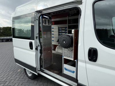 Peugeot Boxer 2.0 HDI 131 PK EURO 6 / L1H2 / SORTIMO INRICHTING / WERKPLAATS / CAMERA / CRUISE / AIRCO / NAVI foto 13