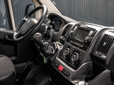 Peugeot Boxer 2.2 BlueHDi 120 L1H1 | 120 PK | 3-Zits | Cruise | Airco | Trekhaak foto 2