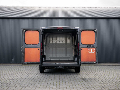 Peugeot Boxer 2.2 BlueHDi 120 L1H1 | 120 PK | 3-Zits | Cruise | Airco | Trekhaak foto 9