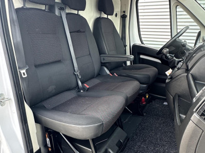 Peugeot Boxer 2.2 BlueHDi 120 L2H2 Airco|Navi|Camera|Trekhaak foto 4