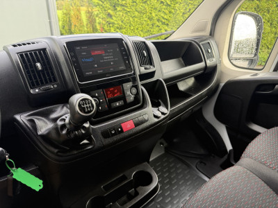Peugeot Boxer 2.2 BlueHDi 120 PK / L2H2 / 23.081 KM! / 1e EIG. / ECC / CRUISE / DAB+ / CARPLAY / 3-ZITS foto 13