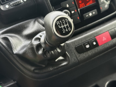 Peugeot Boxer 2.2 BlueHDi 120 PK / L2H2 / 23.081 KM! / 1e EIG. / ECC / CRUISE / DAB+ / CARPLAY / 3-ZITS foto 17