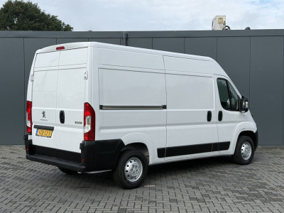 Peugeot Boxer 2.2 BlueHDi 120 PK / L2H2 / 23.081 KM! / 1e EIG. / ECC / CRUISE / DAB+ / CARPLAY / 3-ZITS foto 3