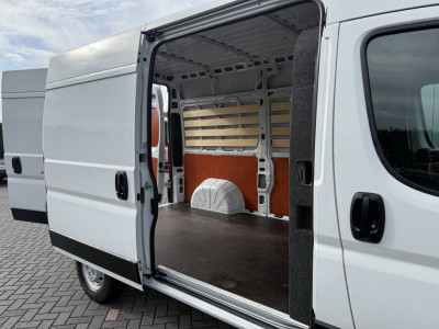 Peugeot Boxer 2.2 BlueHDi 120 PK / L2H2 / 23.081 KM! / 1e EIG. / ECC / CRUISE / DAB+ / CARPLAY / 3-ZITS foto 9