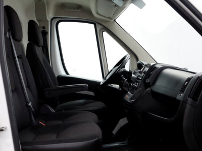 Peugeot Boxer 2.2 BlueHDi 120pk L2H2 Airco/Navi/Inrichting 07-2021 foto 3