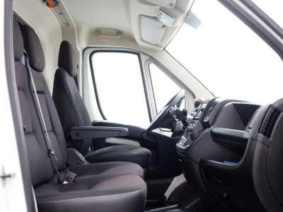 Peugeot Boxer 2.2 BlueHDi 120pk L2H2 Premium Airco/Camera 08-2020 foto 3