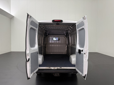 Peugeot Boxer 2.2BlueHDi 165PK L3H2 Zwaar Grip | 2xSchuifdeur | Multimedia | Camer | Airco | Cruise | Trekhaak 3000Kg foto 4