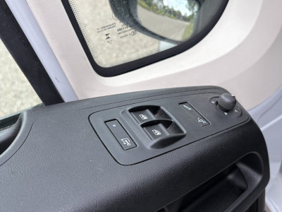 Peugeot Boxer 2.2 BlueHDi 180PK Euro6 L4H2 3.5t Zwaar â 3-zits â Trekhaak 3.000 KG â dubbele schuifdeur 19