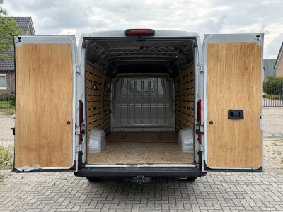 Peugeot Boxer 2.2 BlueHDi 180PK Euro6 L4H2 3.5t Zwaar â 3-zits â Trekhaak 3.000 KG â dubbele schuifdeur 4