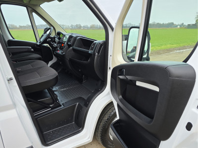Peugeot Boxer 2.2 BlueHDi L2 H2 3.5T 140 Pk - Euro 6 - Navi - Airco - Cruise Control foto 10