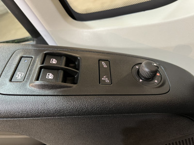 Peugeot Boxer 2.2 HDi 120 PK L2H2 DC 6 pers. / Euro 6 / Airco / CarPlay / Camera / Trekhaak / Cruise Control / 500 KM !! foto 14