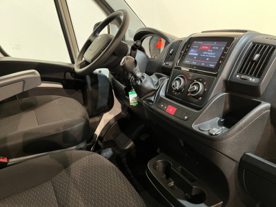 Peugeot Boxer 2.2 HDi 120 PK L2H2 DC 6 pers. / Euro 6 / Airco / CarPlay / Camera / Trekhaak / Cruise Control / 500 KM !! foto 3