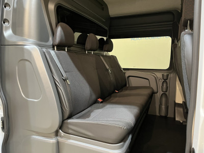 Peugeot Boxer 2.2 HDi 120 PK L2H2 DC 6 pers. / Euro 6 / Airco / CarPlay / Camera / Trekhaak / Cruise Control / 500 KM !! foto 5