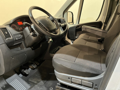 Peugeot Boxer 2.2 HDi 120 PK L2H2 DC 6 pers. / Euro 6 / Airco / CarPlay / Camera / Trekhaak / Cruise Control / 500 KM !! foto 6