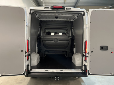 Peugeot Boxer 2.2 HDi 120 PK L2H2 DC 6 pers. / Euro 6 / Airco / CarPlay / Camera / Trekhaak / Cruise Control / 500 KM !! foto 7