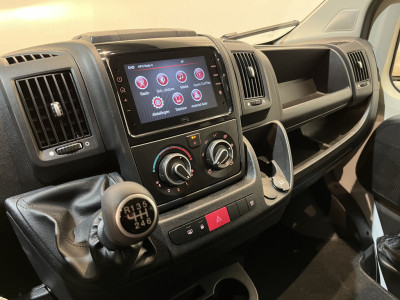 Peugeot Boxer 2.2 HDi 120 PK L2H2 DC 6 pers. / Euro 6 / Airco / CarPlay / Camera / Trekhaak / Cruise Control / 500 KM !! foto 8
