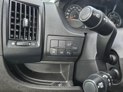 Peugeot Boxer 330 2.2 BlueHDi 140 L2H2 Premium Trekhaak! Airco! NAP! Cruise Control! Nette Bus! 17