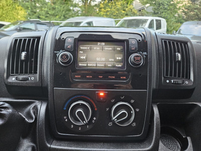 Peugeot Boxer 330 2.2 BlueHDi 140 L2H2 Premium Trekhaak! Airco! NAP! Cruise Control! Nette Bus! 19