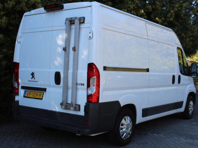 Peugeot Boxer 330 2.2 HDI L2H1 DC Profit+ 130PK | Parkeercamera | Navigatie | Cruise Control | PDC foto 2