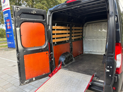 Peugeot Boxer 333 2.2 BlueHDi 120PK *Oprijplaat inklapbaar* NAP|trekhaak 2500KG|cruise|achteruitrijcamera|airco|navi|parkeersensor foto 11