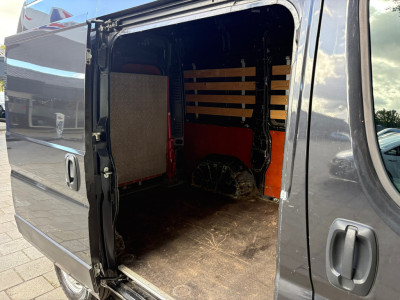 Peugeot Boxer 333 2.2 BlueHDi 120PK *Oprijplaat inklapbaar* NAP|trekhaak 2500KG|cruise|achteruitrijcamera|airco|navi|parkeersensor foto 13