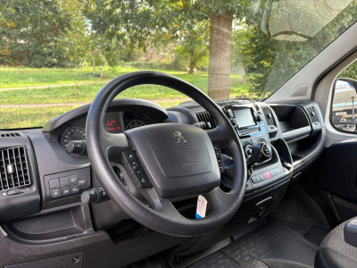 Peugeot Boxer 333 2.2 BlueHDi 120PK *Oprijplaat inklapbaar* NAP|trekhaak 2500KG|cruise|achteruitrijcamera|airco|navi|parkeersensor foto 16