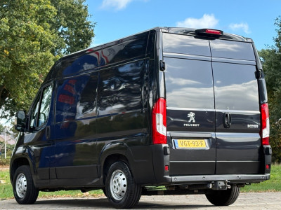 Peugeot Boxer 333 2.2 BlueHDi 120PK *Oprijplaat inklapbaar* NAP|trekhaak 2500KG|cruise|achteruitrijcamera|airco|navi|parkeersensor foto 5