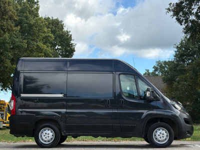 Peugeot Boxer 333 2.2 BlueHDi 120PK *Oprijplaat inklapbaar* NAP|trekhaak 2500KG|cruise|achteruitrijcamera|airco|navi|parkeersensor foto 7