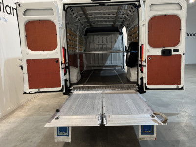 Peugeot Boxer 335 2.2 BlueHDi 140 PK L3H2 Premium / Dhollandia Laadklep / Euro 6 / Airco / Camera / Cruise Control / Navigatie / 3-Zits / 40.000 KM !! foto 4